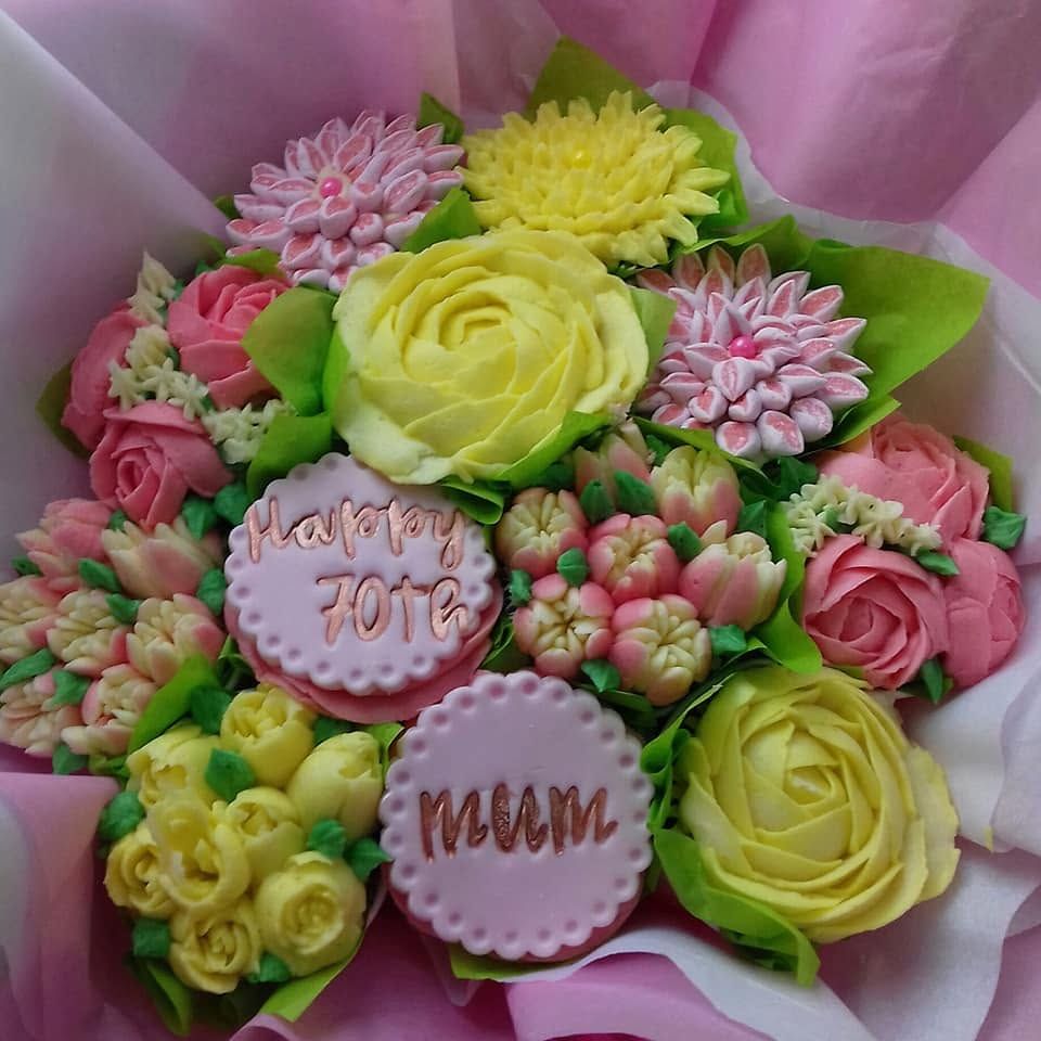 Cupcake bouquet piped as flowers with Happy 2018 and Mum toppers